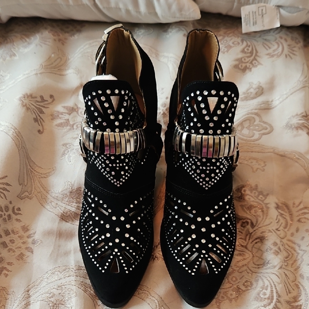 Elegant Black Studded Women's Shoes